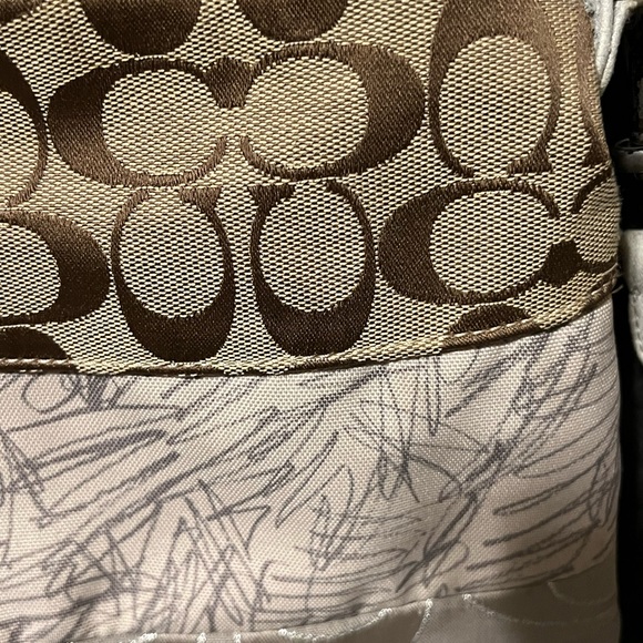 Coach Cross body /shoulder bag. - Picture 10 of 17